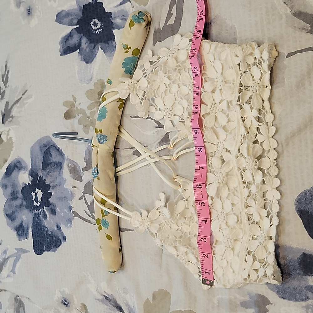 TD Collections// White Crochet Daisy Longline Bralette - Picture 9 of 10